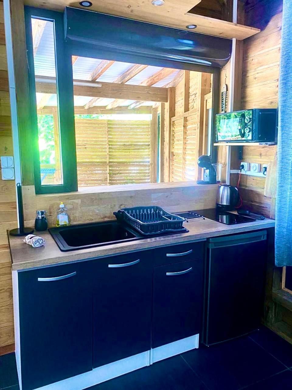 Charmant Bungalow Tout Confort Climatise - Terrasse Et Acces Plage ! Deshaies Exterior foto